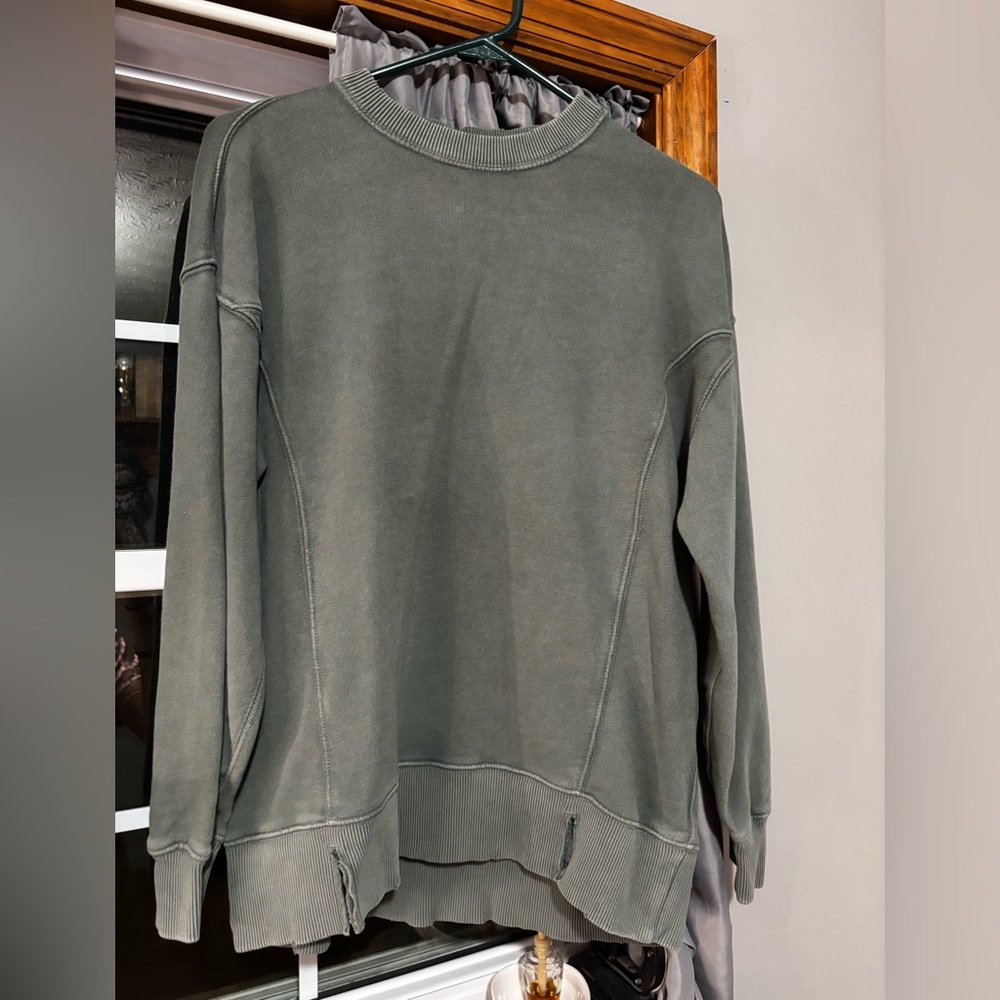 Love this crewneck, size xxs but i’m a medium regularly, definitely oversized.